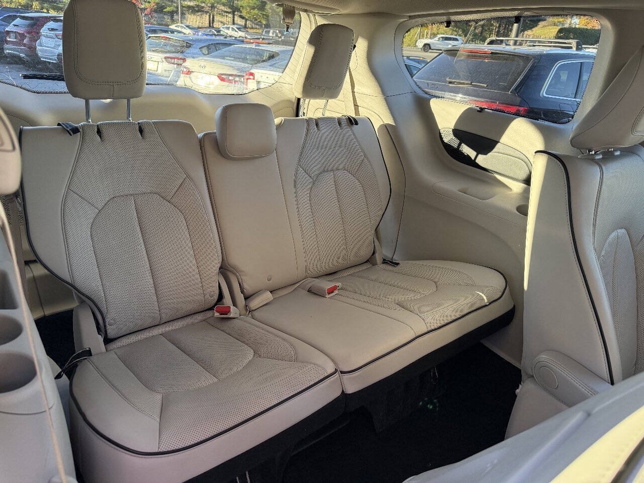 Used 2018 Chrysler Pacifica Limited w/ Advanced Safetytec Group FWD image 15