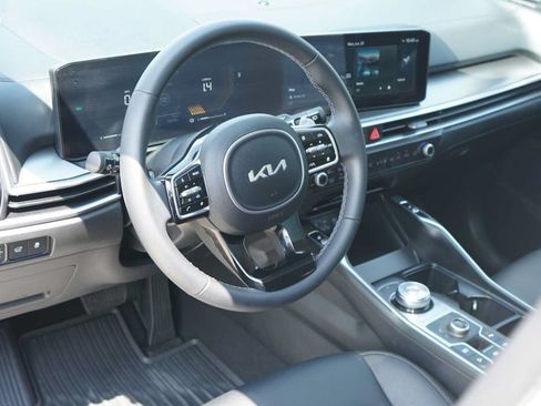 Certified 2025 Kia Sorento EX w/ EX Panoramic Sunroof Package AWD/4WD image 8