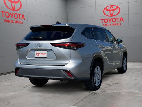 Used 2024 Toyota Highlander LE image 9