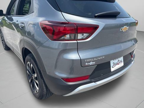 Used 2021 Chevrolet TrailBlazer LT w/ Premium Seating Package FWD image 34