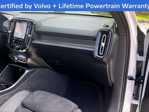 Used 2025 Volvo XC40 B5 Plus AWD/4WD image 21