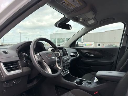 Used 2024 GMC Terrain SLE w/ Driver Convenience Package image 16