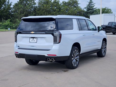 New 2026 Chevrolet Suburban High Country AWD/4WD image 3