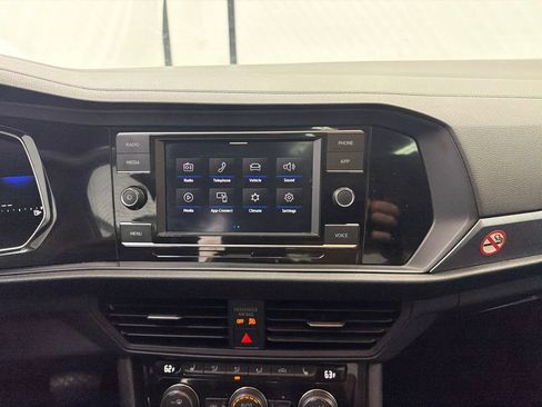 Used 2024 Volkswagen Jetta SE FWD image 27