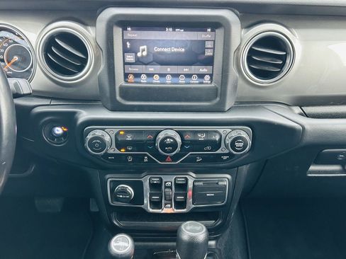 Used 2020 Jeep Wrangler Unlimited Sahara image 14