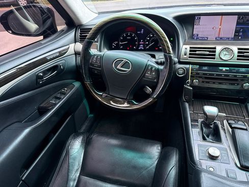 Used 2013 Lexus LS 460 L w/ Preferred Accessory Package RWD image 36