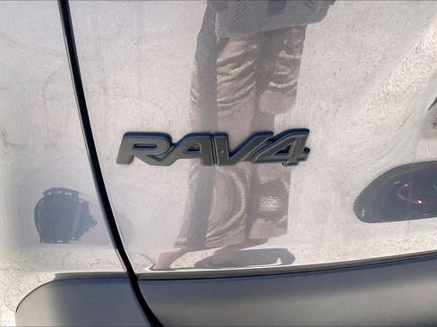 Used 2025 Toyota RAV4 XLE w/ Convenience Package FWD image 31