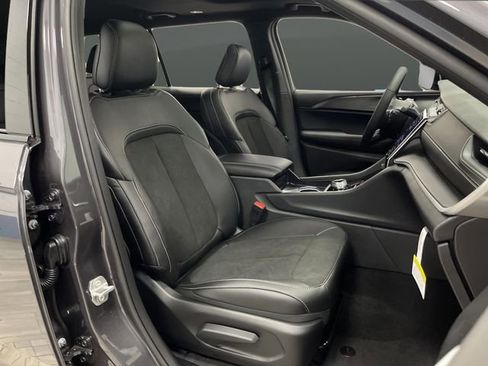 New 2025 Jeep Grand Cherokee L Altitude image 29