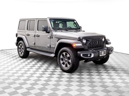 Used 2018 Jeep Wrangler Unlimited Sahara w/ Dual Top Group image 9