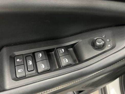 Used 2023 Jeep Grand Cherokee Limited w/ Luxury Tech Group II image 28