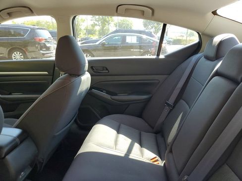 Used 2023 Nissan Altima 2.5 SV FWD image 12