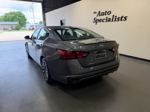Used 2025 Nissan Altima 2.5 SV FWD image 4