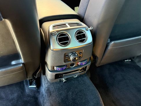 Used 2018 Rolls-Royce Ghost RWD image 38