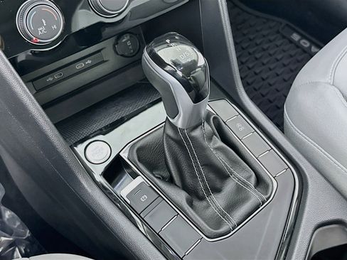 Used 2023 Volkswagen Taos SE image 16