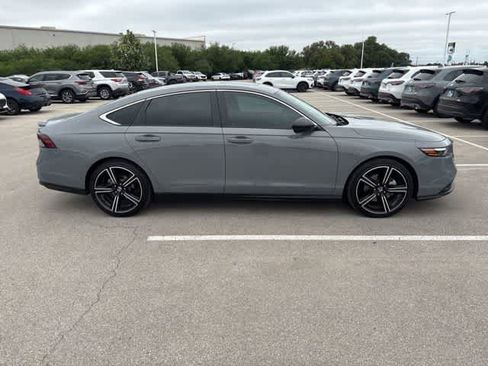 Used 2025 Honda Accord Sport image 6