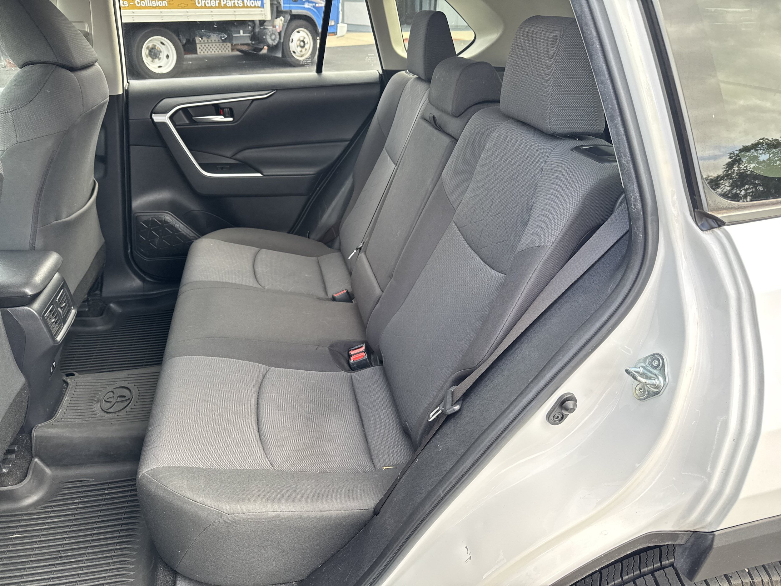 Used 2019 Toyota RAV4 XLE FWD image 21