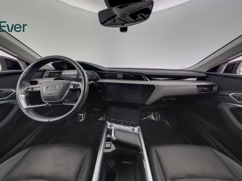 Used 2024 Audi Q8 e-tron Premium Plus w/ Premium Plus Package AWD/4WD image 26