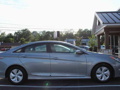 Used 2014 Hyundai Sonata Hybrid image 4