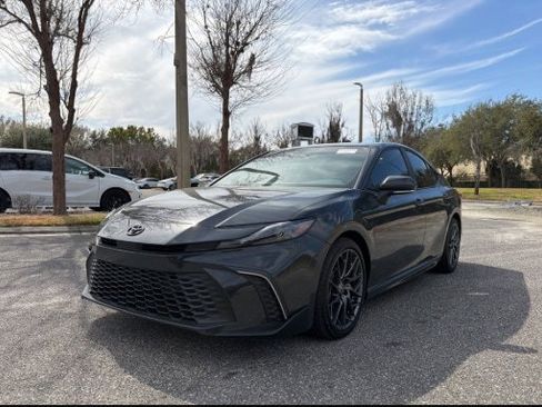 Used 2025 Toyota Camry SE w/ Convenience Package FWD image 1