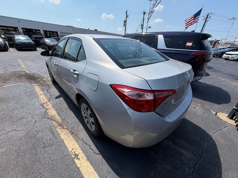 Used 2018 Toyota Corolla LE FWD image 12