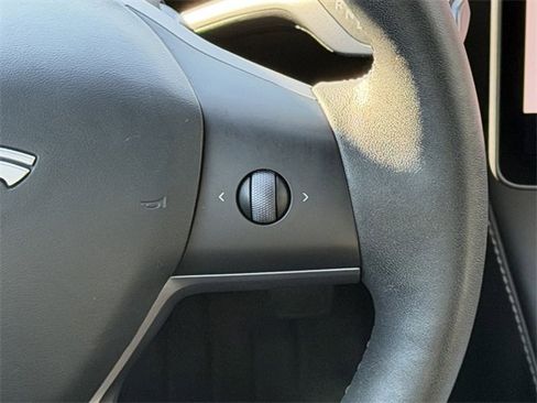 Used 2023 Tesla Model 3 Standard Range image 13