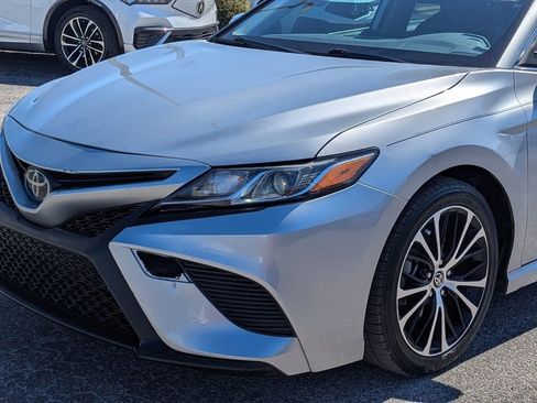 Used 2020 Toyota Camry SE image 6