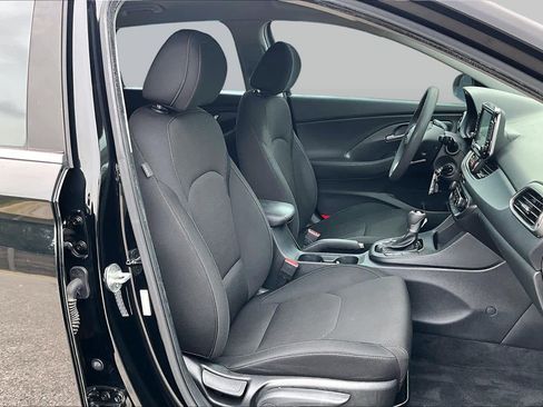 Used 2018 Hyundai Elantra GT FWD image 9