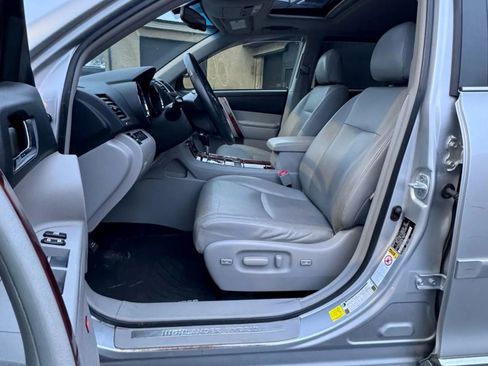 Used 2013 Toyota Highlander Limited image 4
