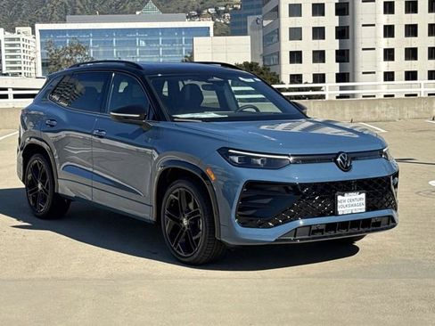 New 2026 Volkswagen Tiguan SE R-Line image 1