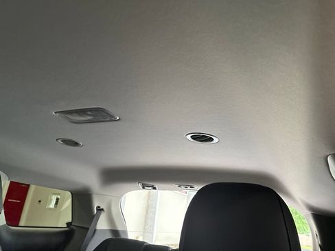 Used 2023 Kia Carnival LX FWD image 27