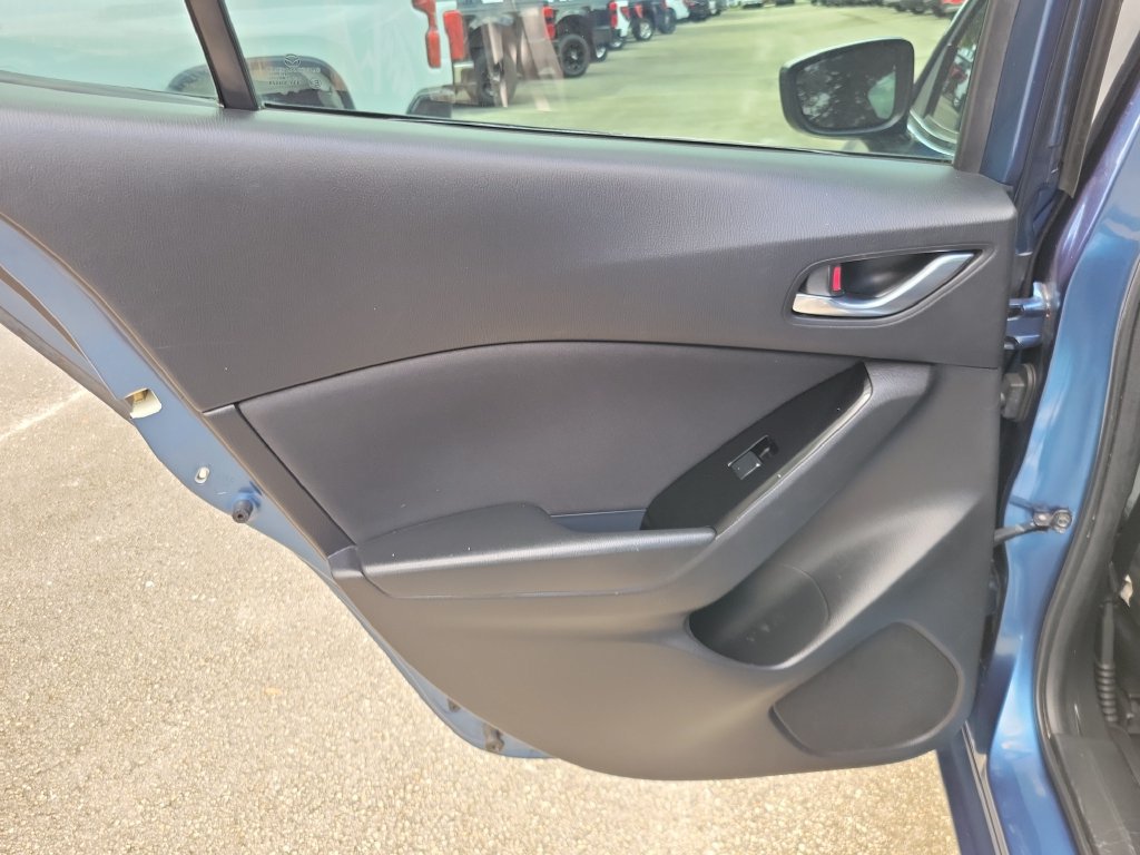 Used 2017 MAZDA MAZDA3 Sport FWD image 9