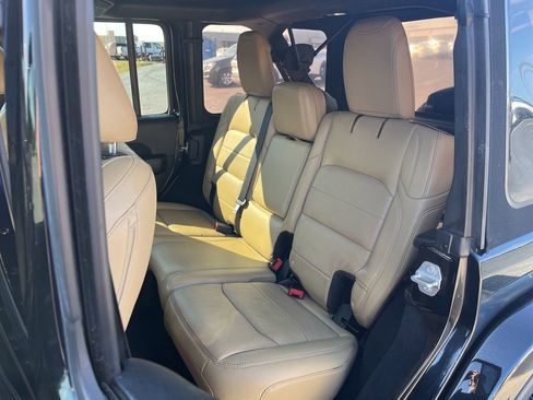Used 2018 Jeep Wrangler Unlimited Sahara image 19