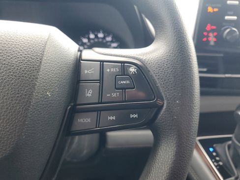 Used 2024 Toyota Sienna LE AWD/4WD image 22