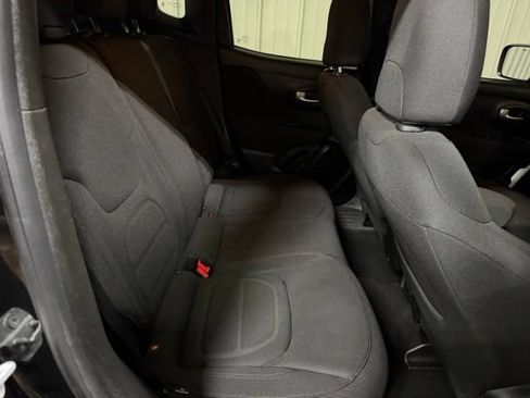 Used 2019 Jeep Renegade Latitude FWD image 21