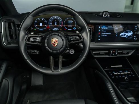 Used 2025 Porsche Cayenne AWD/4WD image 20