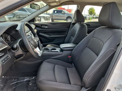 Used 2025 Nissan Altima 2.5 SV FWD image 15