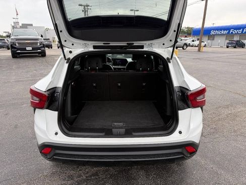 Used 2024 Chevrolet Trax RS w/ Driver Confidence Package FWD image 9