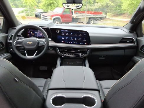 Used 2026 Chevrolet Tahoe Premier AWD/4WD image 22