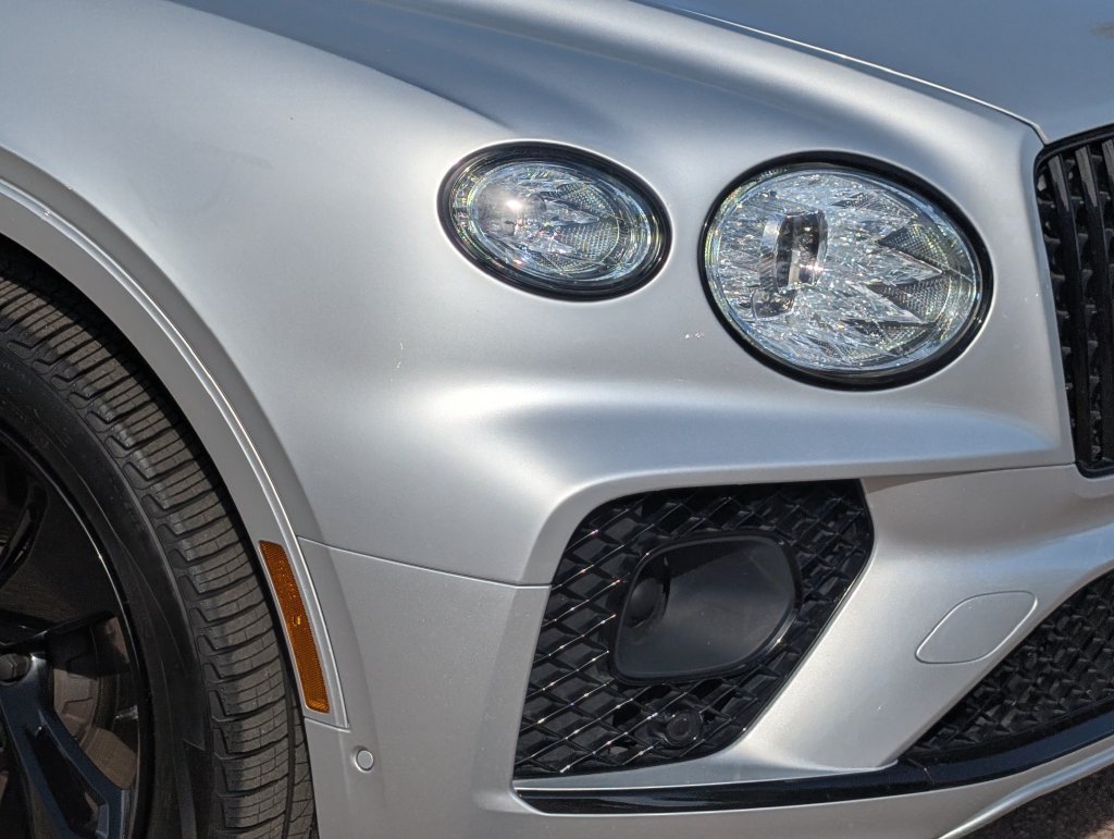 Used 2023 Bentley Bentayga Extended Wheelbase AWD/4WD image 9