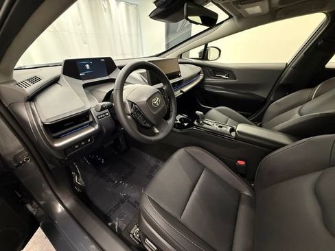 Used 2025 Toyota Prius XLE image 12