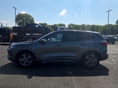 Certified 2024 Ford Escape ST-Line w/ Tech Pack #1 AWD/4WD image 9