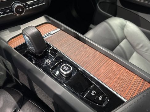 Used 2024 Volvo XC60 B5 Plus w/ Protection Package Premier image 15