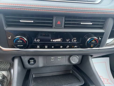 Used 2025 Nissan Rogue SV AWD/4WD image 23
