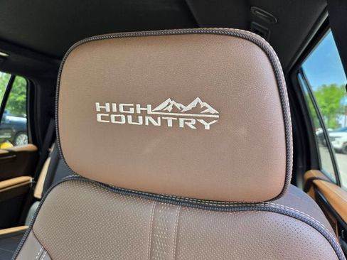 Used 2025 Chevrolet Tahoe High Country AWD/4WD image 14
