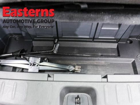 Used 2022 Nissan Pathfinder SL AWD/4WD image 10