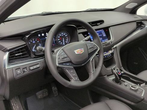 Used 2026 Cadillac XT5 Premium Luxury w/ Driver Assist Package AWD/4WD image 9
