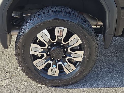 Used 2025 GMC Sierra 2500 Denali w/ Technology Package AWD/4WD image 7