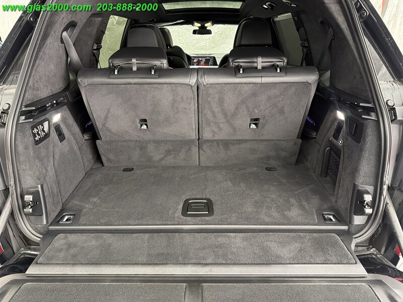 Used 2022 BMW X7 xDrive40i w/ M Sport Package AWD/4WD image 15