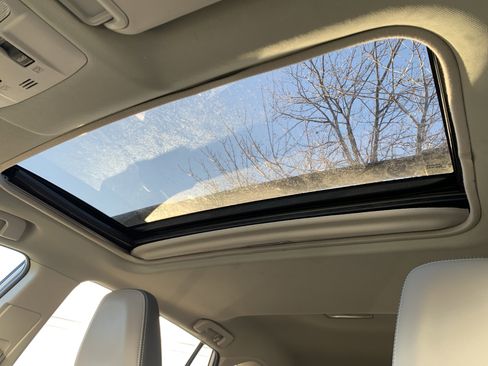 Used 2013 Toyota RAV4 Limited image 28