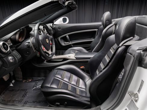 Used 2013 Ferrari California RWD image 52